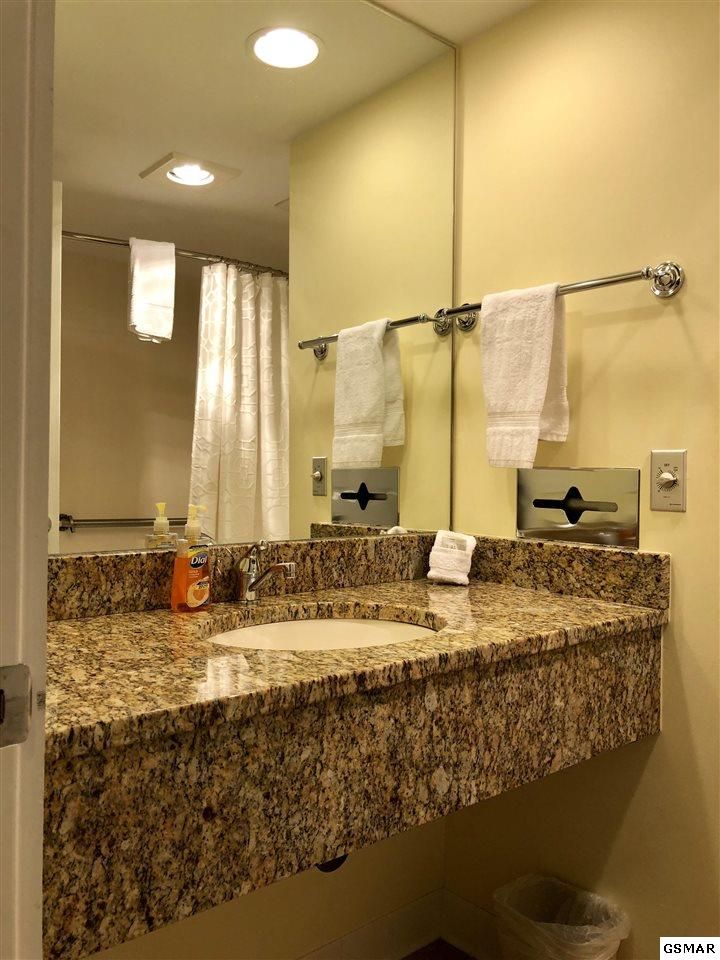 425 Stuart Ln, Gatlinburg, TN 37738